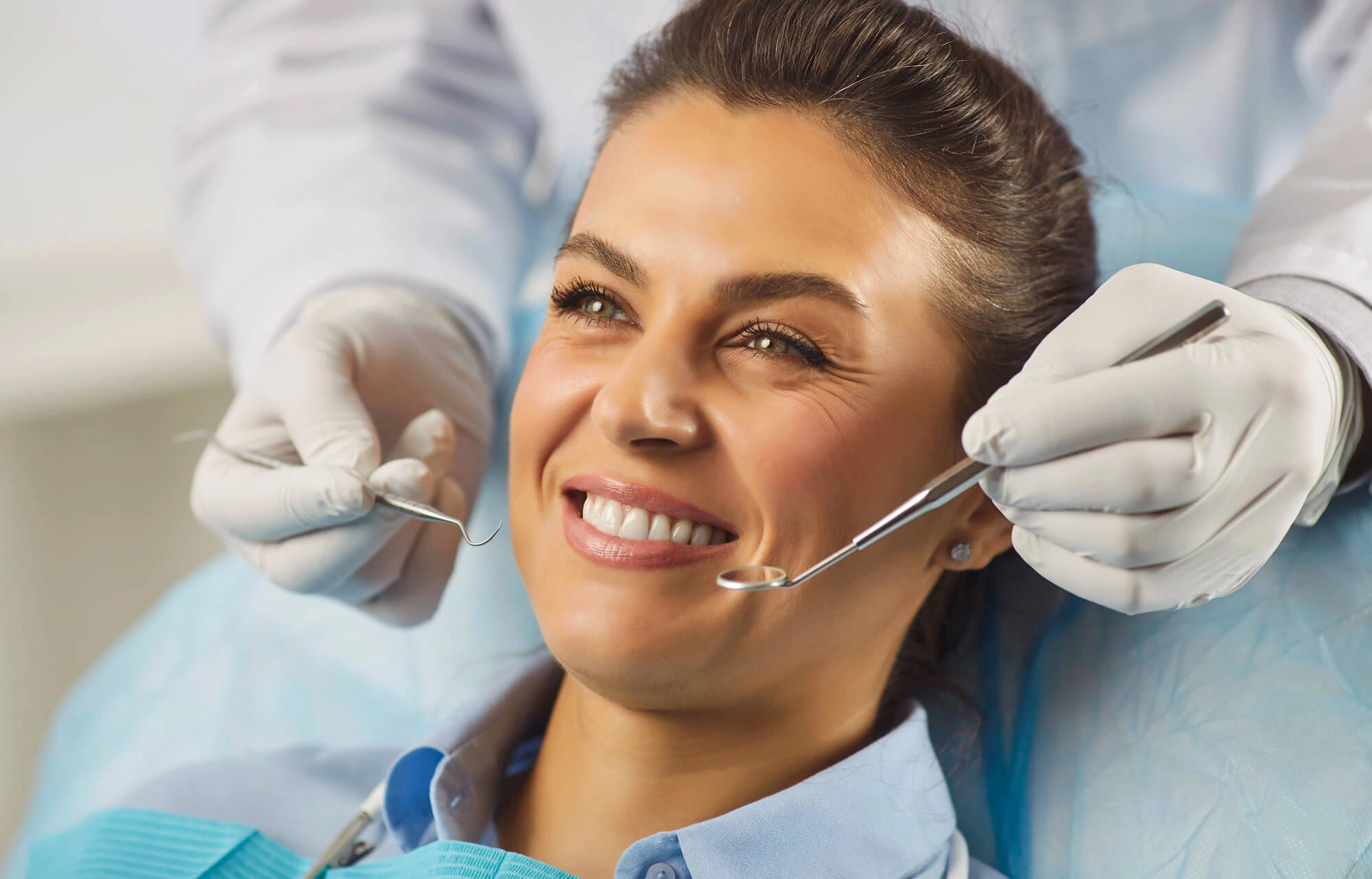 dentist-in-Mount-Holly-NC-examining-teeth